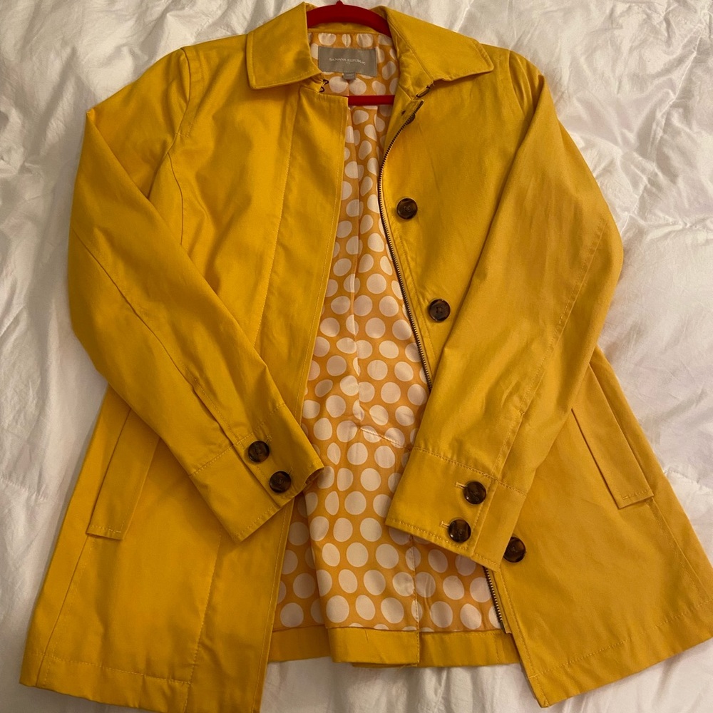 Banana Republic women’s yellow short trench coat